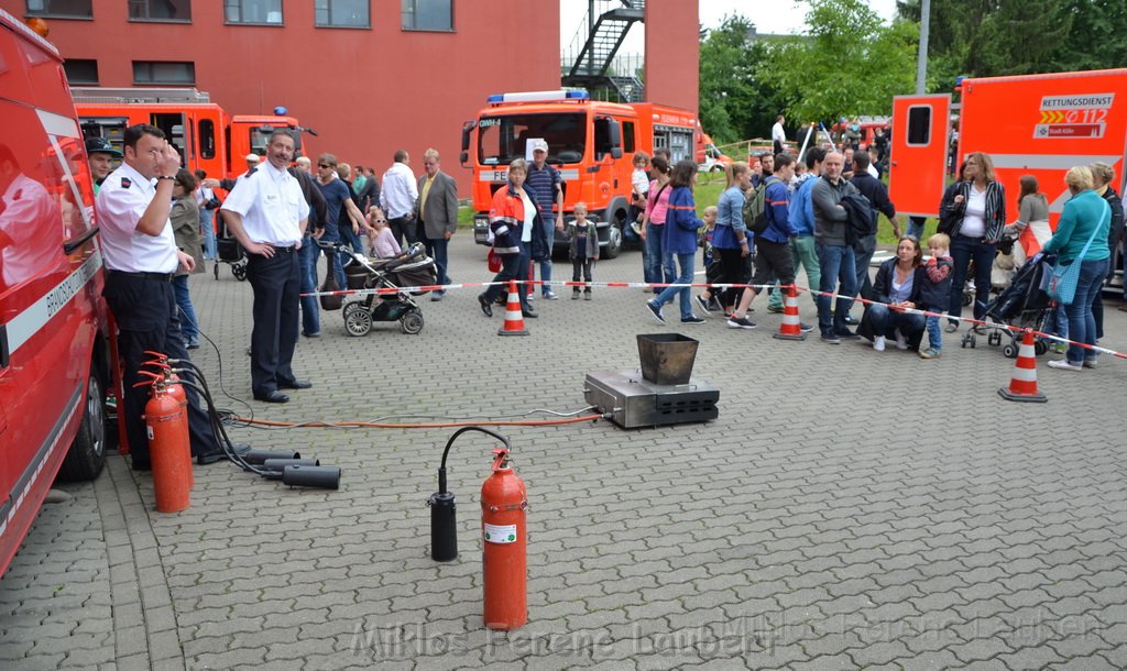 Tag der Offenen Tuer BF Koeln Weidenpesch Scheibenstr P077.JPG